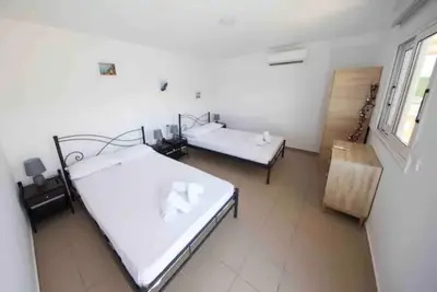 Image de Private Studio WIth Pool On the black beach.