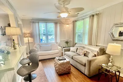 Image de Little Pearl- Cute Cottage by the Ocean!