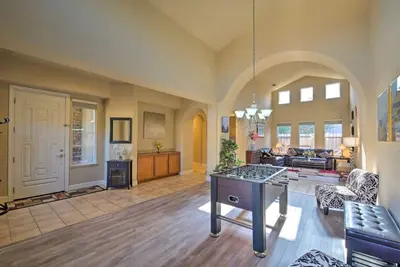 Image de Foosball+King Bed Costco Closeby Huge Master Suite