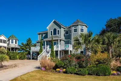 Image de Sea Forever--Oceanside 8-10 Br; Pool, Hot Tub, Elevator, Gardens!