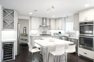 Image de Renovated 4 Bedroom 3. 5 Bath Private Home Fully-furnished near Mda Tmc, Galleria