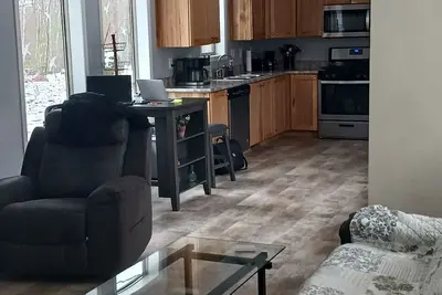 Image de Secluded Home in the woods next to State Land