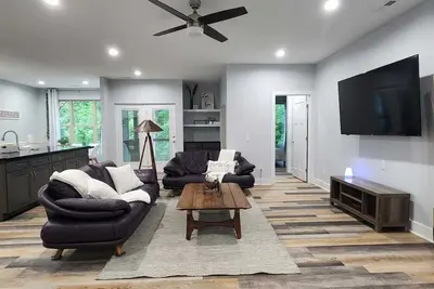 Image de Serene Retreat in Waxhaw: Steps Away from Downtown Delights!