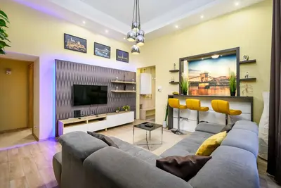 Image de Downtown Deluxe-Two Bedroom Apartment with Sauna