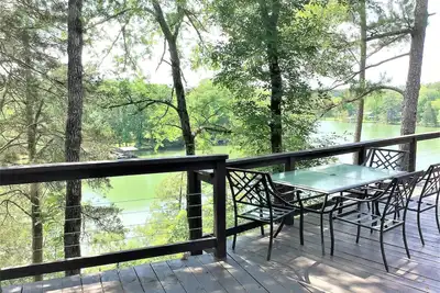 Image de Evening Breeze Cabin #10 on the Lake!