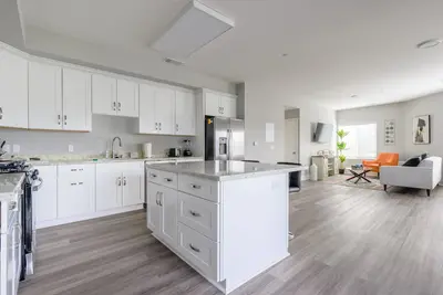 Image de Stunning King suite, centrally located w\/fast WiFi
