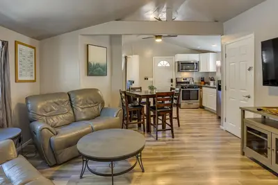 Image de < 1 Mi to Big Bear Lake: Fawnskin Cottage w/ Grill