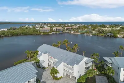 Image de Condo in Four Winds! 2/2 Incredible Water Views!