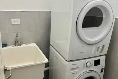 (1) Modern 2br 4Pax, Gated- 10min to New Kingston