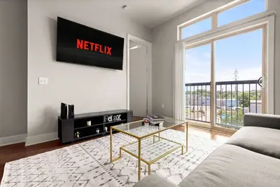 Image de The Clara: Riverwalk Loft