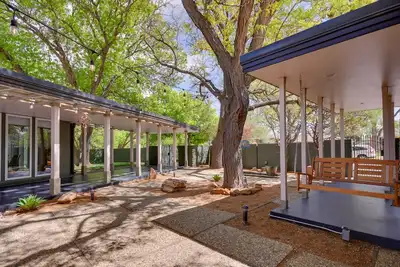 Image de Mid-Century Modern Home w/ Fire Pit & Gas Grill!