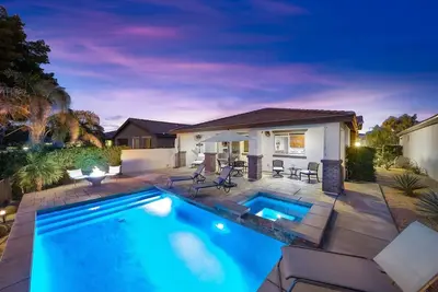 Image de Luxe Villa On Golf Course 🏌️~ Private Pool/Spa 🏊 ~Ev Charger ~ Tennis