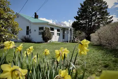 Image de Hill House is a seaside cottage, 25 min from downtown Halifax. Fully Winterized