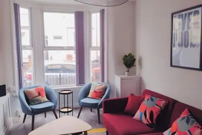 Image de Stylish home near Liverpool Football Club- 10min drive downtown