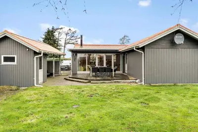 Image de Lovely holiday home on the beach at Tørresø