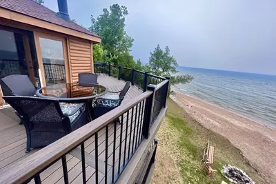 Image de Lake Michigan Cabin + Hot Tub & Spectacular Views • Sleeps 8