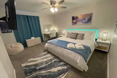 Image de ⚡⚡⚡New! King Beds, 86\" Roku Tv, Firepit & Grill⚡⚡⚡