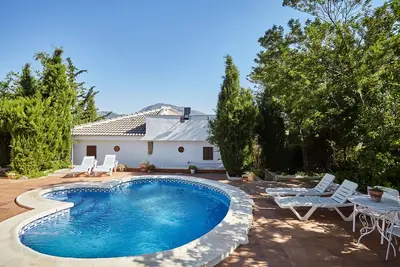 Image de Maison de vacances 'Casa Rural La Atalaya' avec vue sur la montagne, piscine privée et Wi-Fi