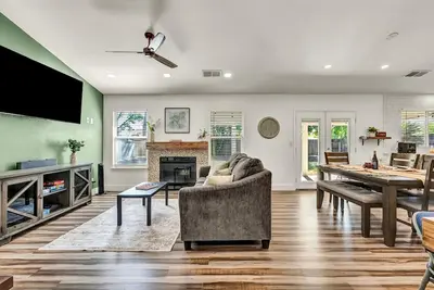 Image de Magnolia Peaceful Vibes + Cozy Near Hospital Lemoore Base and centrally located