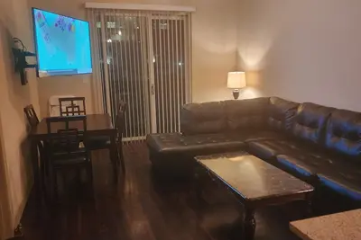 Image de Nice Condo. This apartment is located on the 4th floor. This place is simply 😍.