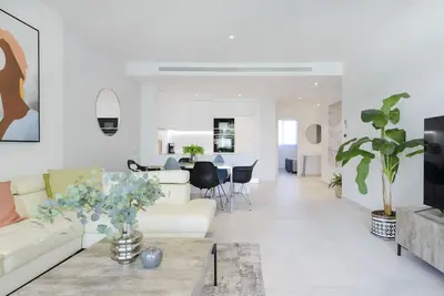 Apartamento de Lujo y Moderno en Atalaya Golf