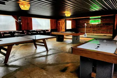 Image de Private Fun Barn~Hot Tub~Pool Table~Karaoke