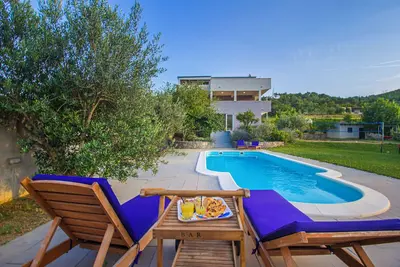 Image de Villa Ume - sauna, swimming pool, volleyball court and ping pong