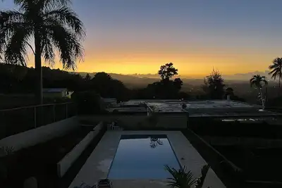 Image de Brand New Listing - Large house with private pool! Sleeps 9