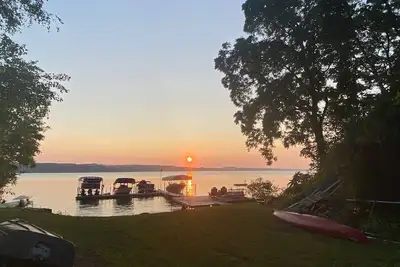 Image de East Side 4 Bdrm on Skaneateles Lake, firepit, paddle boards, 5 miles to village