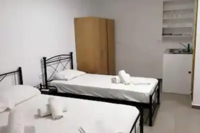 Image de Sea Front Studio With Pool.