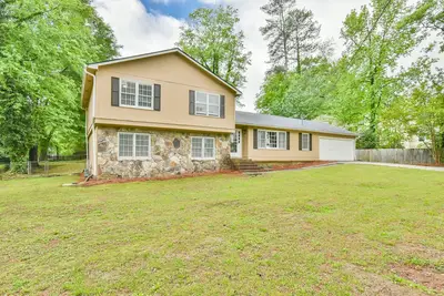 Image de East Cobb Newly Renovated Oasis! 10 min from the Battery and Sports Complex!