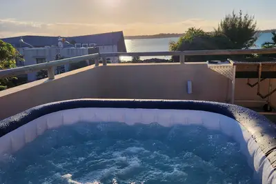 Image de Pavillon chaleureux jacuzzi privé toit terrasse