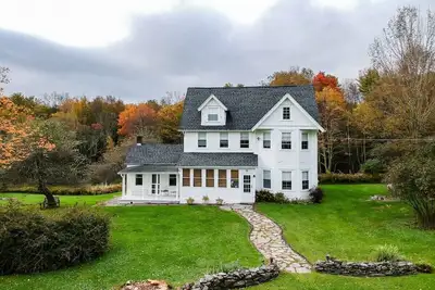 Image de Five Acres Farm - Charm and Seclusion with 5 Br