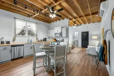 Image de Homely Haven Near A&M