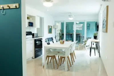 Image de Cloudburst Family Beach Condo - Steps to Shore