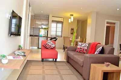Image de 12 Minutes from Kwame Nkrumah Memorial Park 2bdr apartment/2. 5 Bathrooms