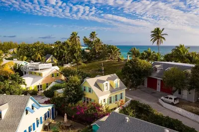 Image de Yellow Bird Cottage in Hopetown Settlement
