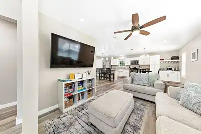 Image de Cheerful 4-bedroom home in East Hill Neighborhood