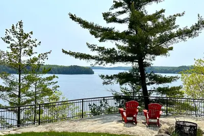 Image de Lakefront Retreat • Hot Tub • Outdoor Sauna • Dock • Swim • Stunning Views!