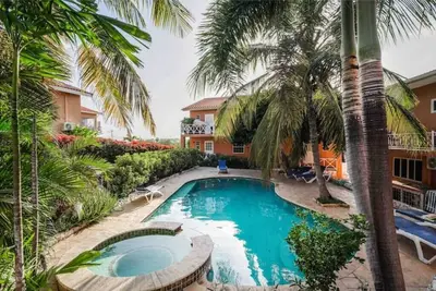Botanical Apartment -Central Boho style w/ 2 pools