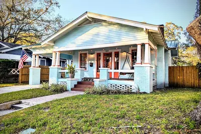 Image de Comfy and Clean Bungalow Near Zoo/Busch Gardens