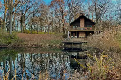 Image de Private Cabin with Pond on Family Farm