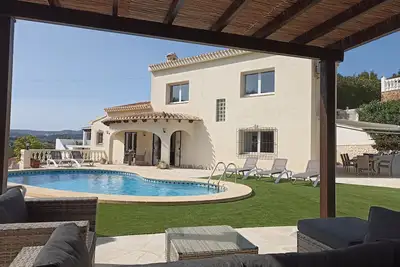 Image de Villa Amanda, 1. 5 km from the beach, sleeps 10, swimming pool, A. A. , internet