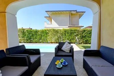 Image de Villa Iris a Manerba del Garda By Bookinggardalake