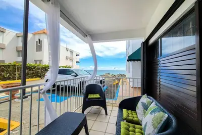 Image de Serenity Sanctuary - Beachfront 1st Floor at Victoria del Mar