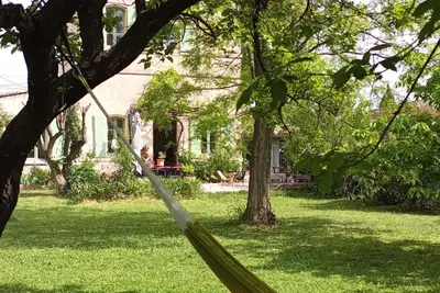 Image de Maison en pierres avec jardin dans le centre historique d'Uzès