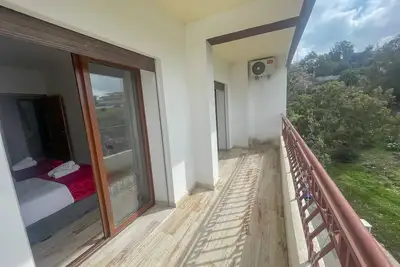 Image de Top Floor Luxury Retreat - Spacious Apartment with Breathtaking Balcony