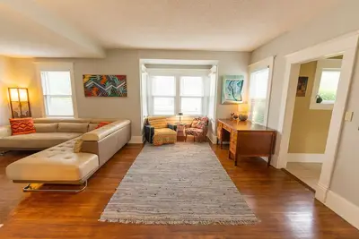 Image de Great Space! 2 Blocks from Downtown Lee's Summit!