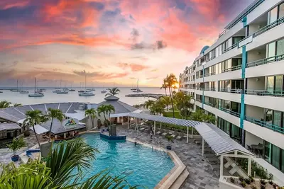 Image de Gorgeous Beachfront Ground Floor 2 Bedroom 2 Bath Condo