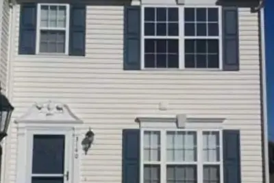 Image de A spacious 3-bedroom townhouse with 2 1/2 baths.